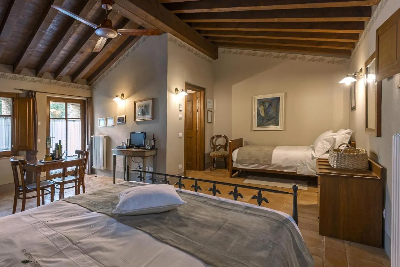 Podere Carceroni Poggi del Sasso Country house